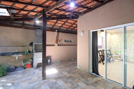 Casa para alugar com 166m², 2 quartos e 2 vagasVaranda e Churrasqueira