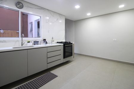 Casa para alugar com 166m², 2 quartos e 2 vagasCozinha 