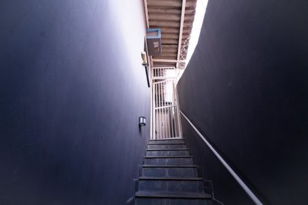 Casa para alugar com 70m², 3 quartos e sem vaga Casa para alugar com 70m², 3 quartos e sem vagaEscada Entrada