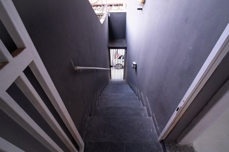 Casa para alugar com 70m², 3 quartos e sem vaga Casa para alugar com 70m², 3 quartos e sem vagaEscada Entrada
