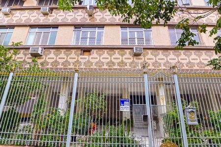 Apartamento para alugar com 80m², 2 quartos e 1 vagaFachada do Prédio com placa