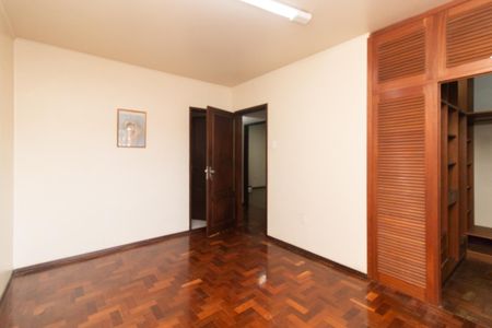 Casa à venda com 120m², 5 quartos e 2 vagasQuarto 3