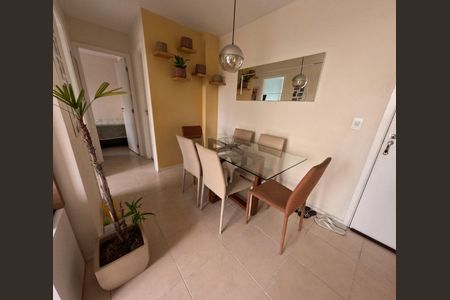 Casa de condomínio à venda com 60m², 2 quartos e 1 vagaSala
