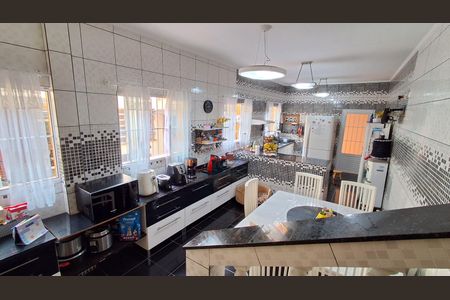 Casa à venda com 310m², 4 quartos e 3 vagasCozinha 