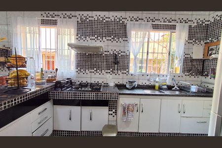 Casa à venda com 310m², 4 quartos e 3 vagasCozinha 
