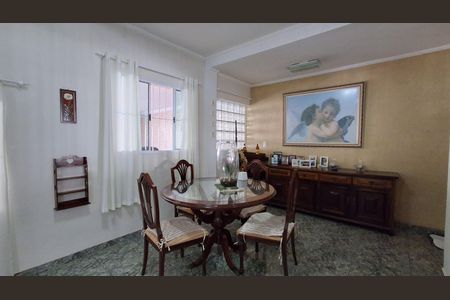 Casa à venda com 310m², 4 quartos e 3 vagasSala