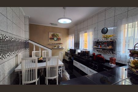 Casa à venda com 310m², 4 quartos e 3 vagasCozinha 