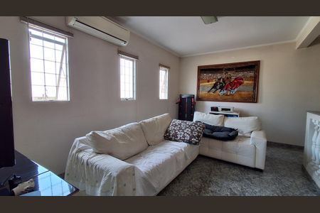 Casa à venda com 310m², 4 quartos e 3 vagasSala de tv 