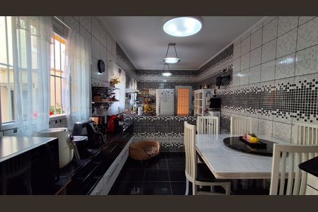 Casa à venda com 310m², 4 quartos e 3 vagasCozinha 
