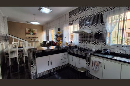 Casa à venda com 310m², 4 quartos e 3 vagasCozinha 