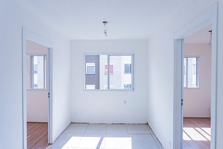 Sala, cozinha e área de serviço de apartamento para alugar com 2 quartos, 32m² em Parque Pan Americano, São Paulo