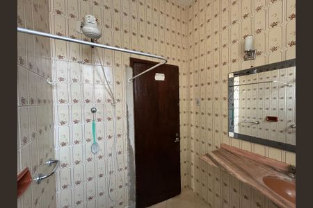 Casa à venda com 65m², 2 quartos e 2 vagasBanheiro 1