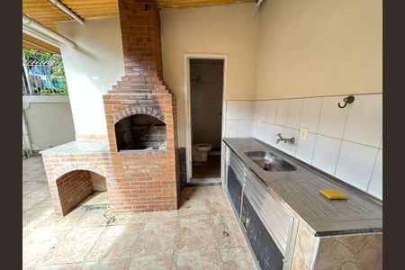 Casa à venda com 65m², 2 quartos e 2 vagasChurrasqueira