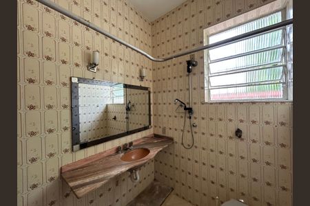 Casa à venda com 65m², 2 quartos e 2 vagasBanheiro 1