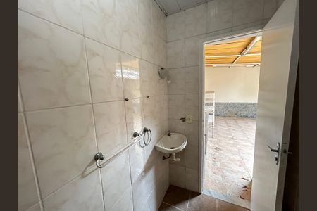 Casa à venda com 65m², 2 quartos e 2 vagasBanheiro 2