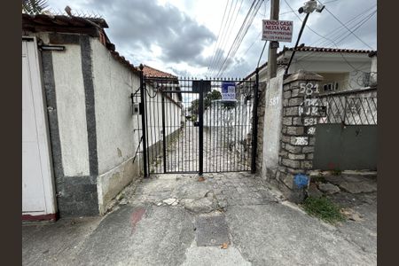 Casa à venda com 65m², 2 quartos e 2 vagasFachada + plaquinha