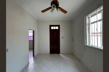 Casa à venda com 65m², 2 quartos e 2 vagasSala