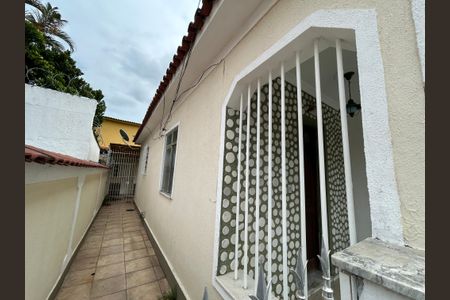 Casa à venda com 65m², 2 quartos e 2 vagasFachada