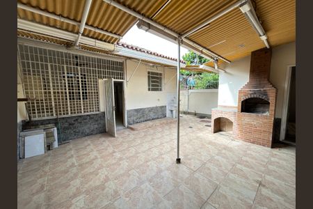 Casa à venda com 65m², 2 quartos e 2 vagasChurrasqueira