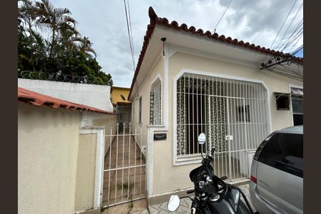 Casa à venda com 65m², 2 quartos e 2 vagasFachada