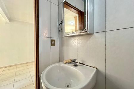 Casa para alugar com 55m², 2 quartos e sem vagaBanheiro