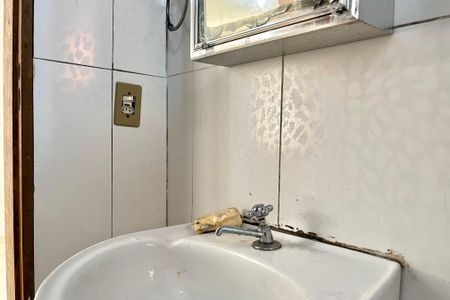 Casa para alugar com 55m², 2 quartos e sem vagaBanheiro