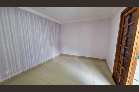 Casa à venda com 3 quartos, 350m² em Jardim Regis, São Paulo