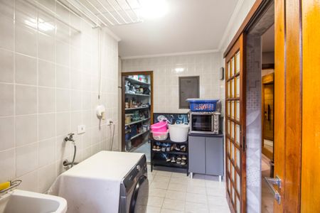 Casa de condomínio à venda com 300m², 4 quartos e 6 vagas Casa de condomínio à venda com 300m², 4 quartos e 6 vagasÁrea de Serviço