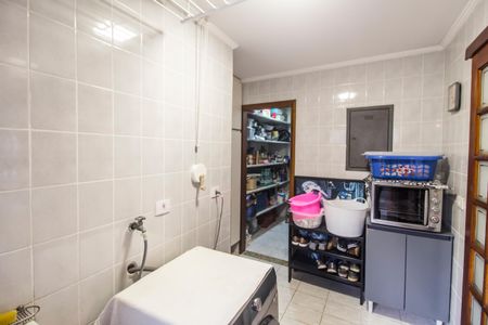 Casa de condomínio à venda com 300m², 4 quartos e 6 vagas Casa de condomínio à venda com 300m², 4 quartos e 6 vagasÁrea de Serviço