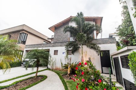 Casa de condomínio à venda com 300m², 4 quartos e 6 vagas Casa de condomínio à venda com 300m², 4 quartos e 6 vagasVista da Rua