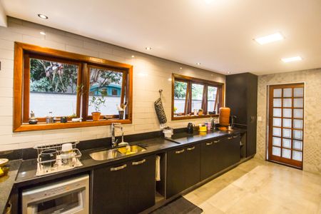 Casa de condomínio à venda com 300m², 4 quartos e 6 vagas Casa de condomínio à venda com 300m², 4 quartos e 6 vagasCozinha