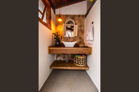 Casa de condomínio à venda com 300m², 4 quartos e 6 vagas Casa de condomínio à venda com 300m², 4 quartos e 6 vagasBanheiro