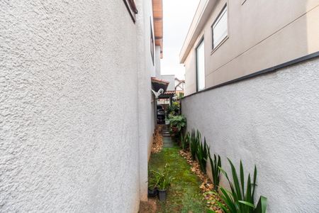 Casa de condomínio à venda com 300m², 4 quartos e 6 vagas Casa de condomínio à venda com 300m², 4 quartos e 6 vagasCorredor