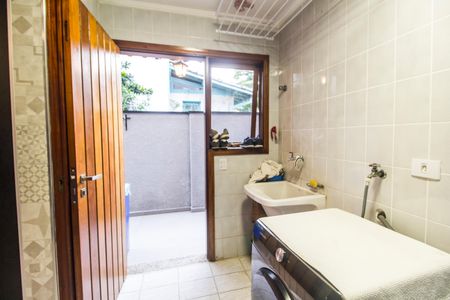 Casa de condomínio à venda com 300m², 4 quartos e 6 vagas Casa de condomínio à venda com 300m², 4 quartos e 6 vagasÁrea de Serviço