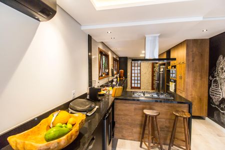 Casa de condomínio à venda com 300m², 4 quartos e 6 vagas Casa de condomínio à venda com 300m², 4 quartos e 6 vagasCozinha