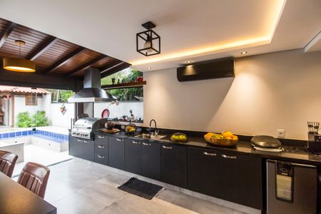 Casa de condomínio à venda com 300m², 4 quartos e 6 vagas Casa de condomínio à venda com 300m², 4 quartos e 6 vagasÁrea gourmet