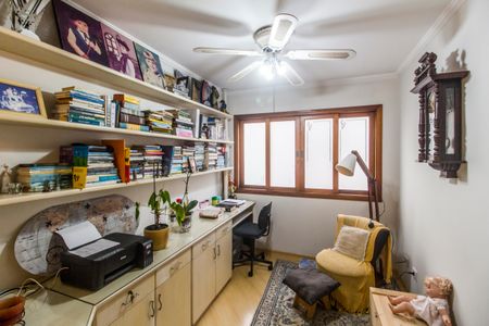 Casa de condomínio à venda com 300m², 4 quartos e 6 vagas Casa de condomínio à venda com 300m², 4 quartos e 6 vagasEscritório