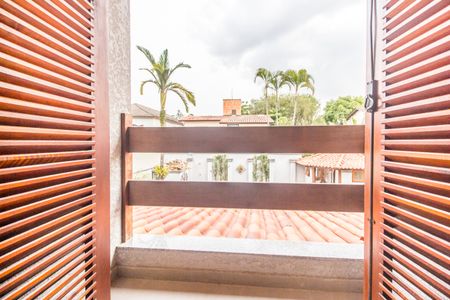 Casa de condomínio à venda com 300m², 4 quartos e 6 vagas Casa de condomínio à venda com 300m², 4 quartos e 6 vagasVaranda