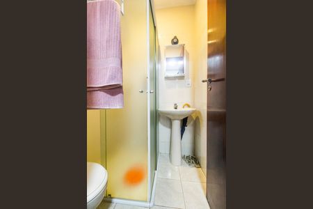 Casa de condomínio à venda com 300m², 4 quartos e 6 vagas Casa de condomínio à venda com 300m², 4 quartos e 6 vagasBanheiro de serviço