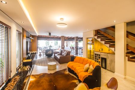 Casa de condomínio à venda com 300m², 4 quartos e 6 vagas Casa de condomínio à venda com 300m², 4 quartos e 6 vagasSala