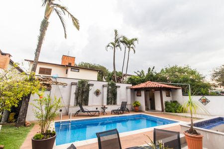 Casa de condomínio à venda com 300m², 4 quartos e 6 vagas Casa de condomínio à venda com 300m², 4 quartos e 6 vagasPiscina