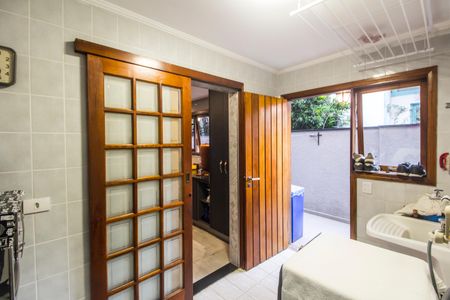 Casa de condomínio à venda com 300m², 4 quartos e 6 vagas Casa de condomínio à venda com 300m², 4 quartos e 6 vagasÁrea de Serviço