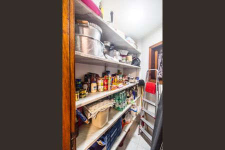 Casa de condomínio à venda com 300m², 4 quartos e 6 vagas Casa de condomínio à venda com 300m², 4 quartos e 6 vagasDespensa