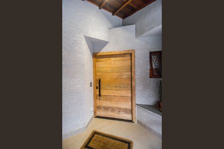 Casa de condomínio à venda com 300m², 4 quartos e 6 vagas Casa de condomínio à venda com 300m², 4 quartos e 6 vagasEntrada