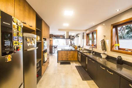 Casa de condomínio à venda com 300m², 4 quartos e 6 vagas Casa de condomínio à venda com 300m², 4 quartos e 6 vagasCozinha