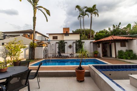 Casa de condomínio à venda com 300m², 4 quartos e 6 vagas Casa de condomínio à venda com 300m², 4 quartos e 6 vagasVista da Sala