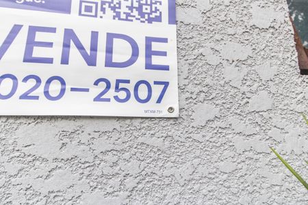 Casa de condomínio à venda com 300m², 4 quartos e 6 vagas Casa de condomínio à venda com 300m², 4 quartos e 6 vagasVista da Rua