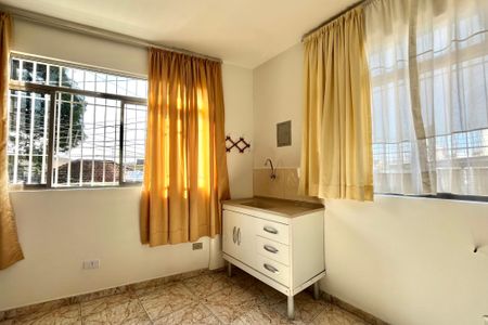 Cozinha de casa para alugar com 1 quarto, 30m² em Vila Guarani (zona Sul), São Paulo