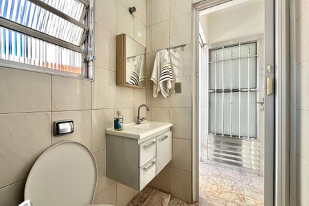 Banheiro de casa para alugar com 1 quarto, 30m² em Vila Guarani (zona Sul), São Paulo