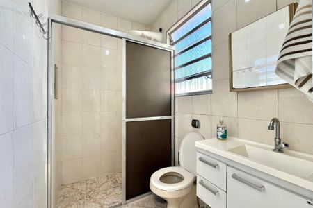 Banheiro de casa para alugar com 1 quarto, 30m² em Vila Guarani (zona Sul), São Paulo